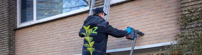 spouwmuurisolateur aan het werk