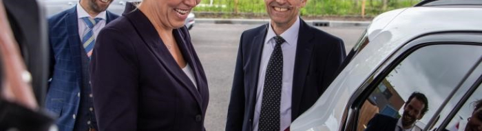 Staatssecretaris tankt waterstof