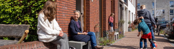 Inwoners met elkaar in gesprek