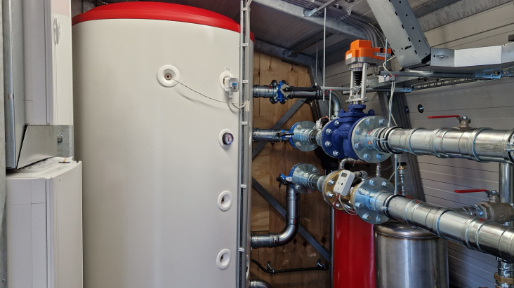 Buffervat dat aangestuurd wordt door een energiemanagementsysteem