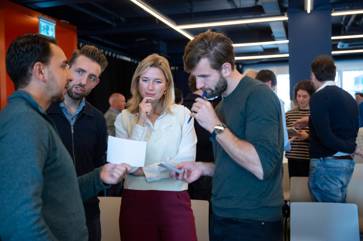 Deelnemers van de werkplaats in gesprek